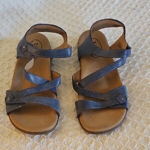 Taos Footwear Women's Navy Sandals